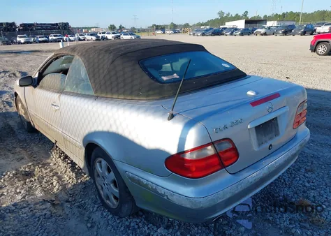 2001 Mercedes-Benz Clk 320 из США, поврежденный, VIN WDBLK65G81T063412